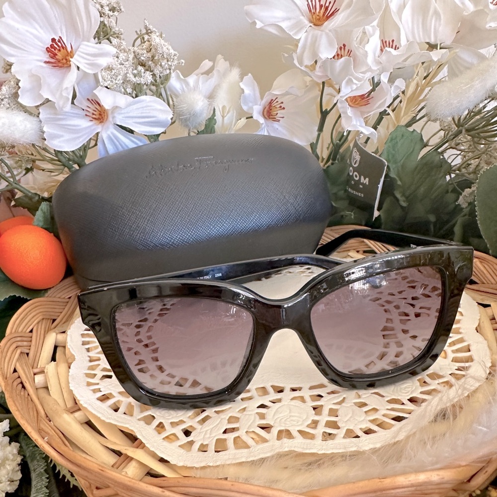 SALVATORE FERRAGAMO Black square sunglasses 53-19-140 mm - Picture 6 of 6